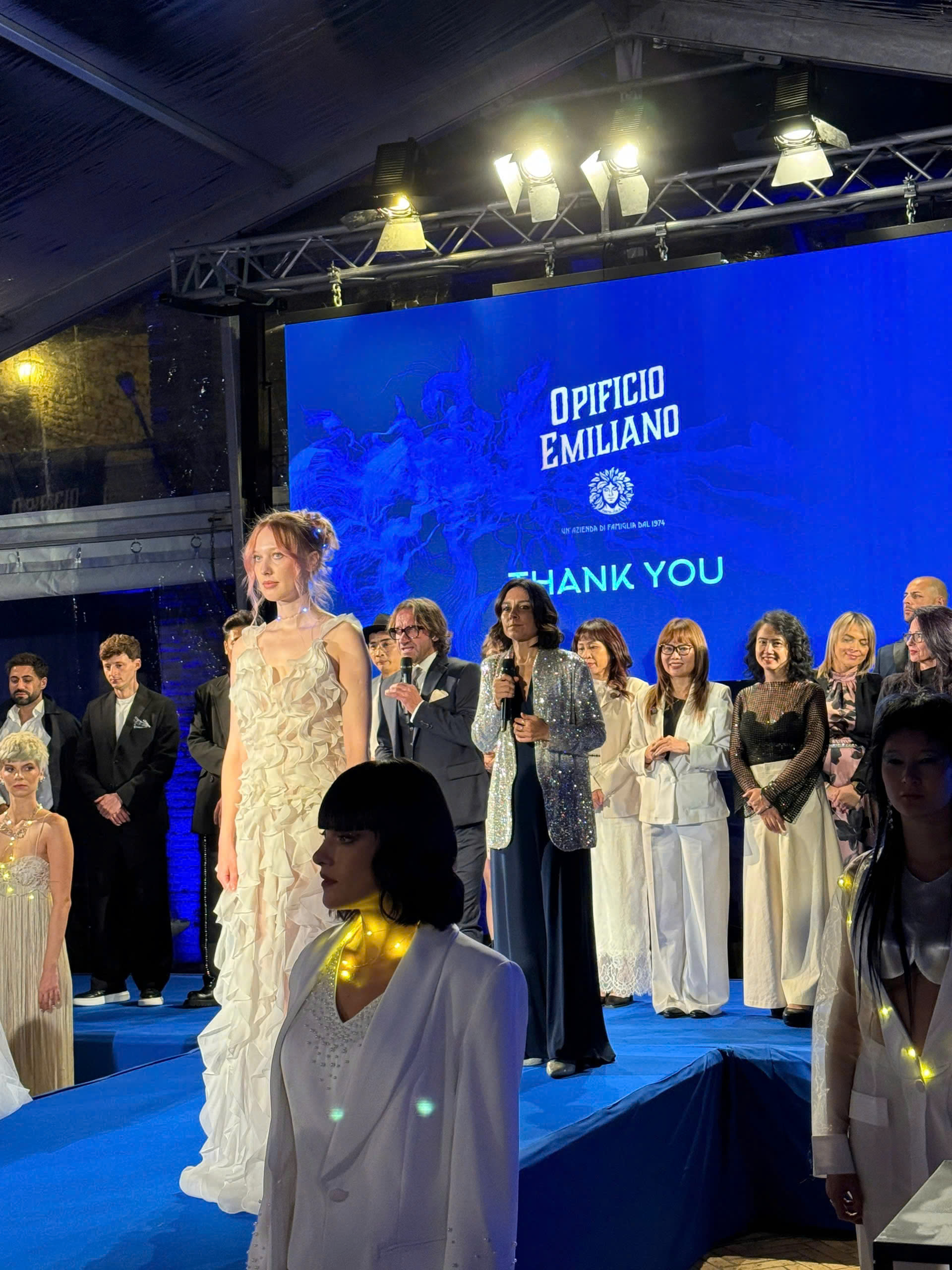 khat-vong-viet-tren-dat-y-hanh-trinh-cua-nhung-nha-tao-mau-viet-tai-hairshow-prospettive-party-2025-12-1