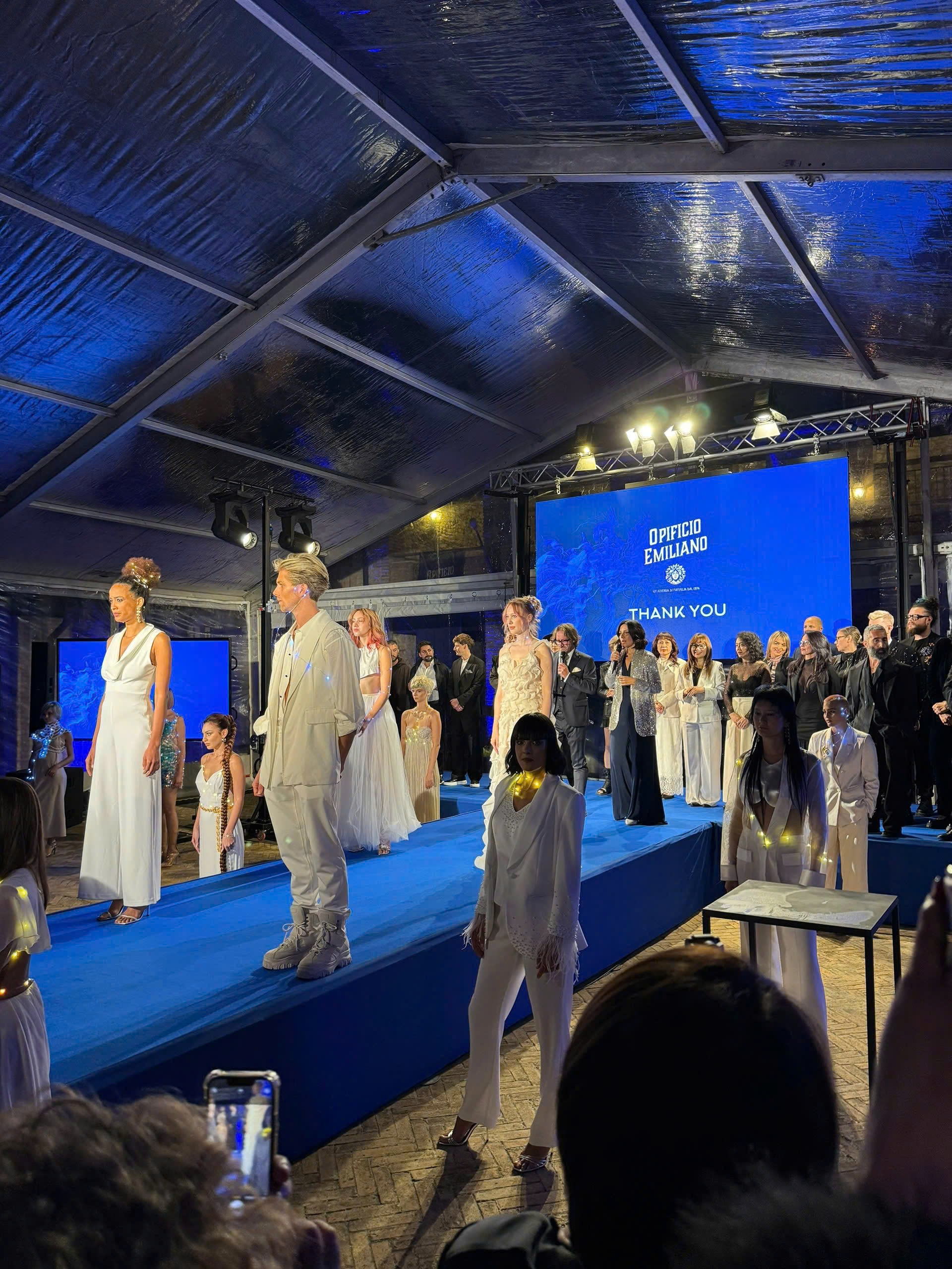 khat-vong-viet-tren-dat-y-hanh-trinh-cua-nhung-nha-tao-mau-viet-tai-hairshow-prospettive-party-2025-12-2