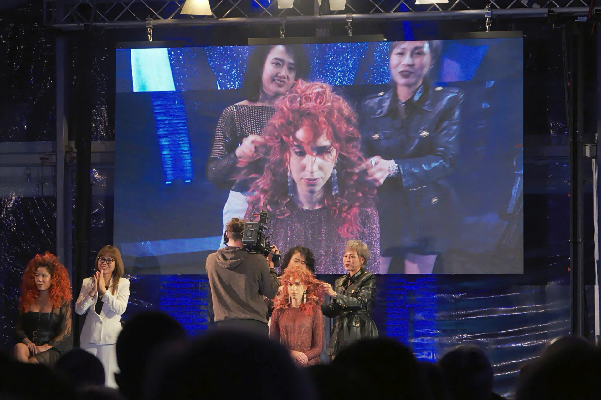 khat-vong-viet-tren-dat-y-hanh-trinh-cua-nhung-nha-tao-mau-viet-tai-hairshow-prospettive-party-2025-12-4