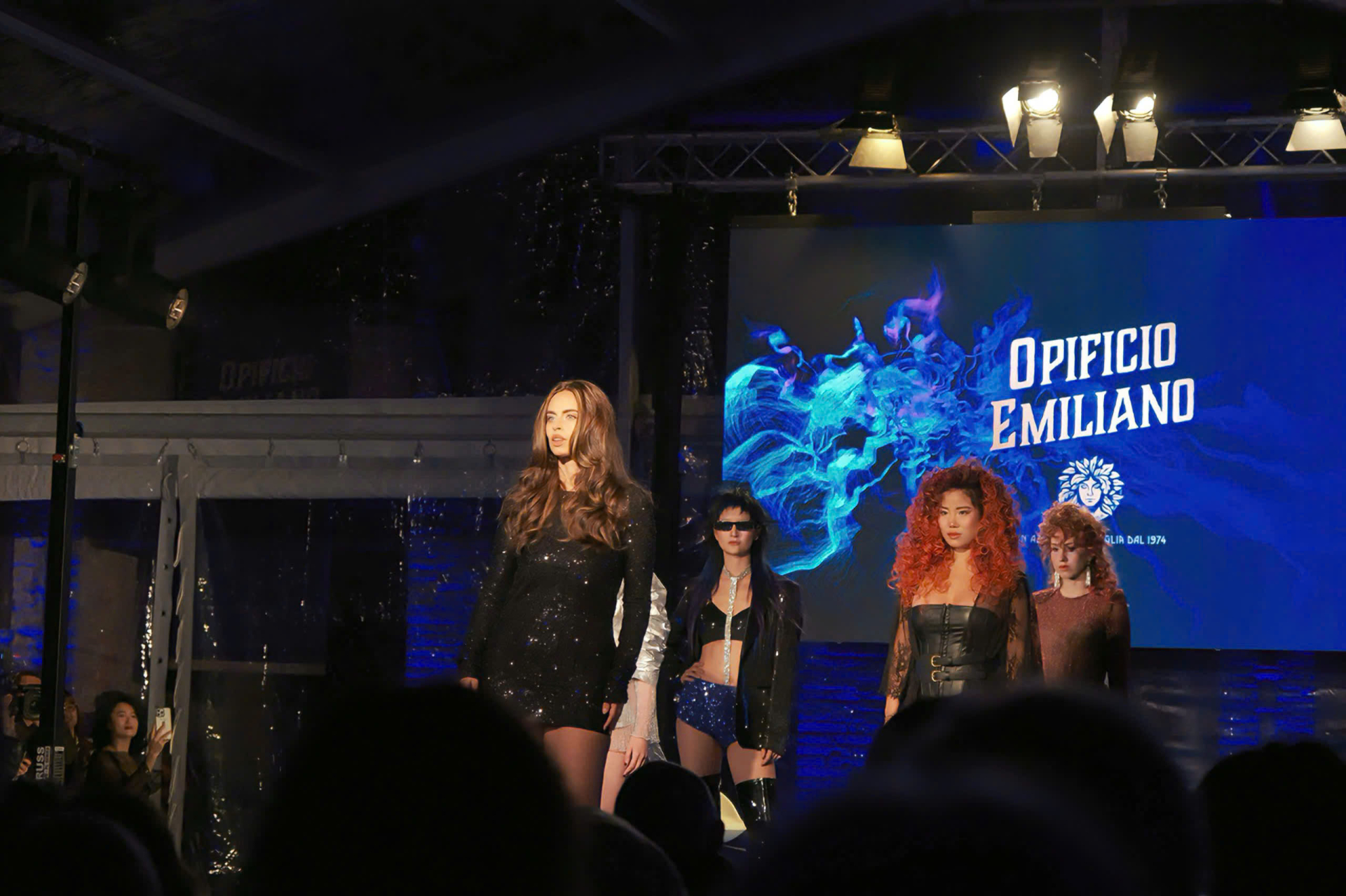 nghe-thuat-toc-viet-vuon-xa-dau-an-viet-nam-tai-hairshow-prospettive-party-2025-4