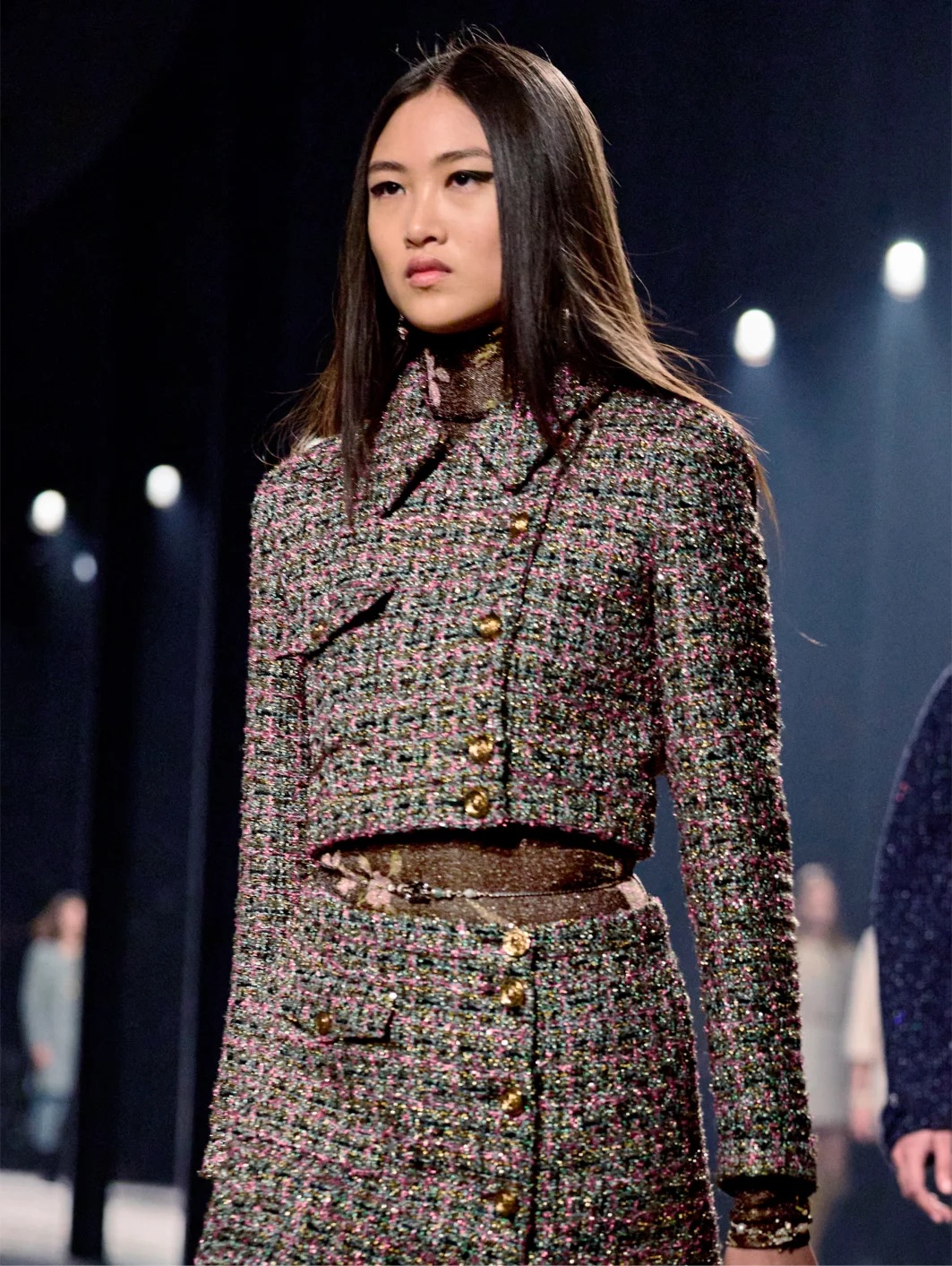 chanel-metier-dart-2024-25-chuyen-du-hanh-tu-paris-den-ho-tay-2