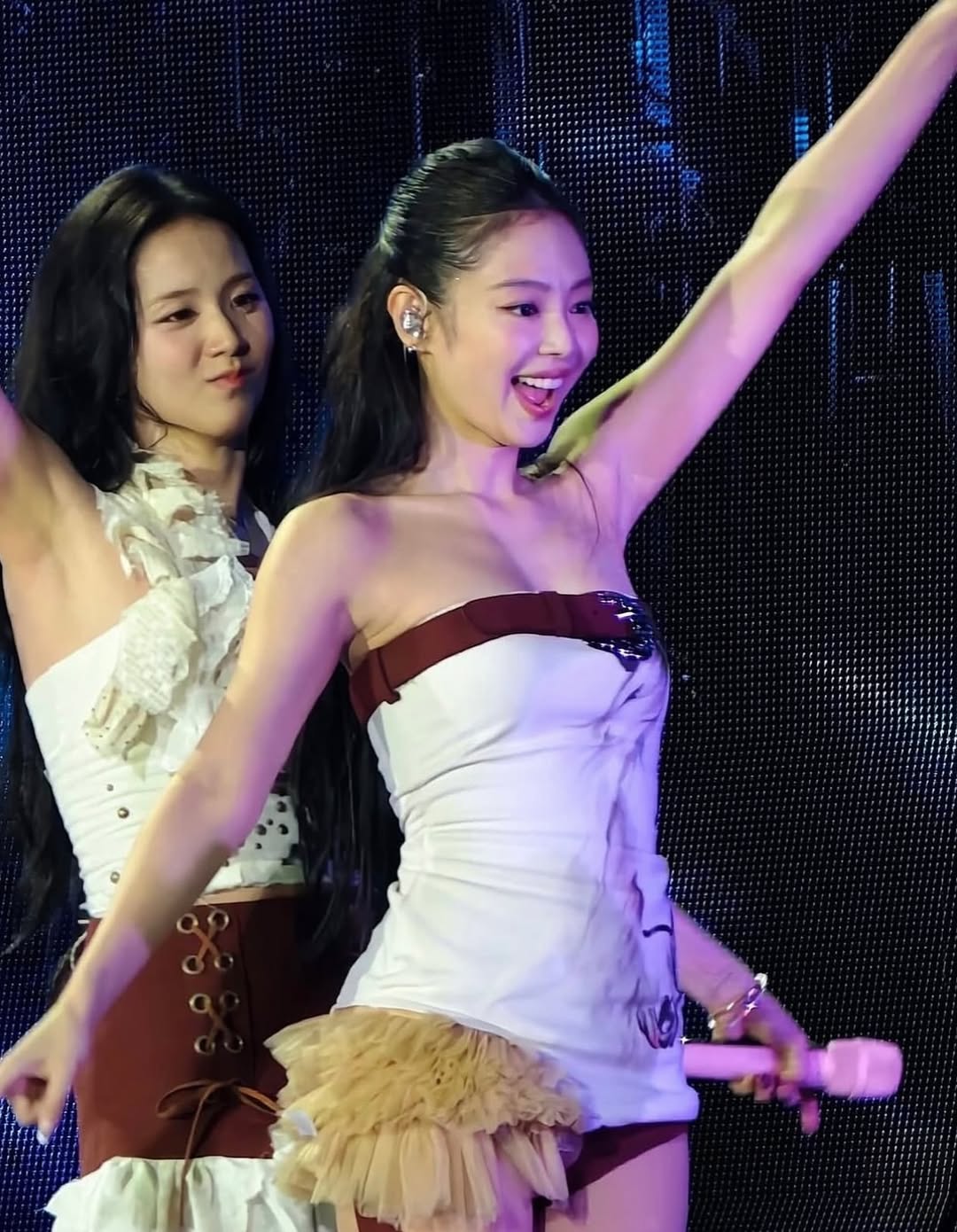 jisoo-but-pha-voi-vai-dien-nu-chien-binh-trong-toan-tri-doc-gia-4