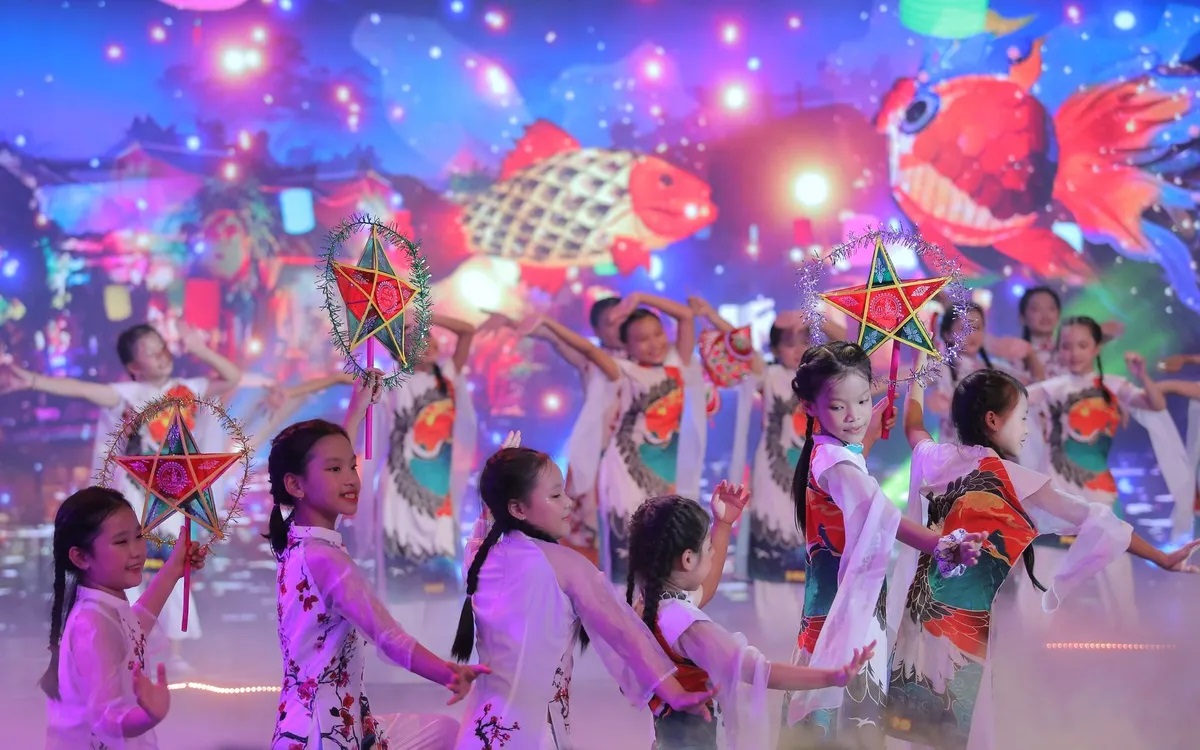 ha-noi-ruc-ro-mua-trang-diem-danh-diem-check-in-trung-thu-7