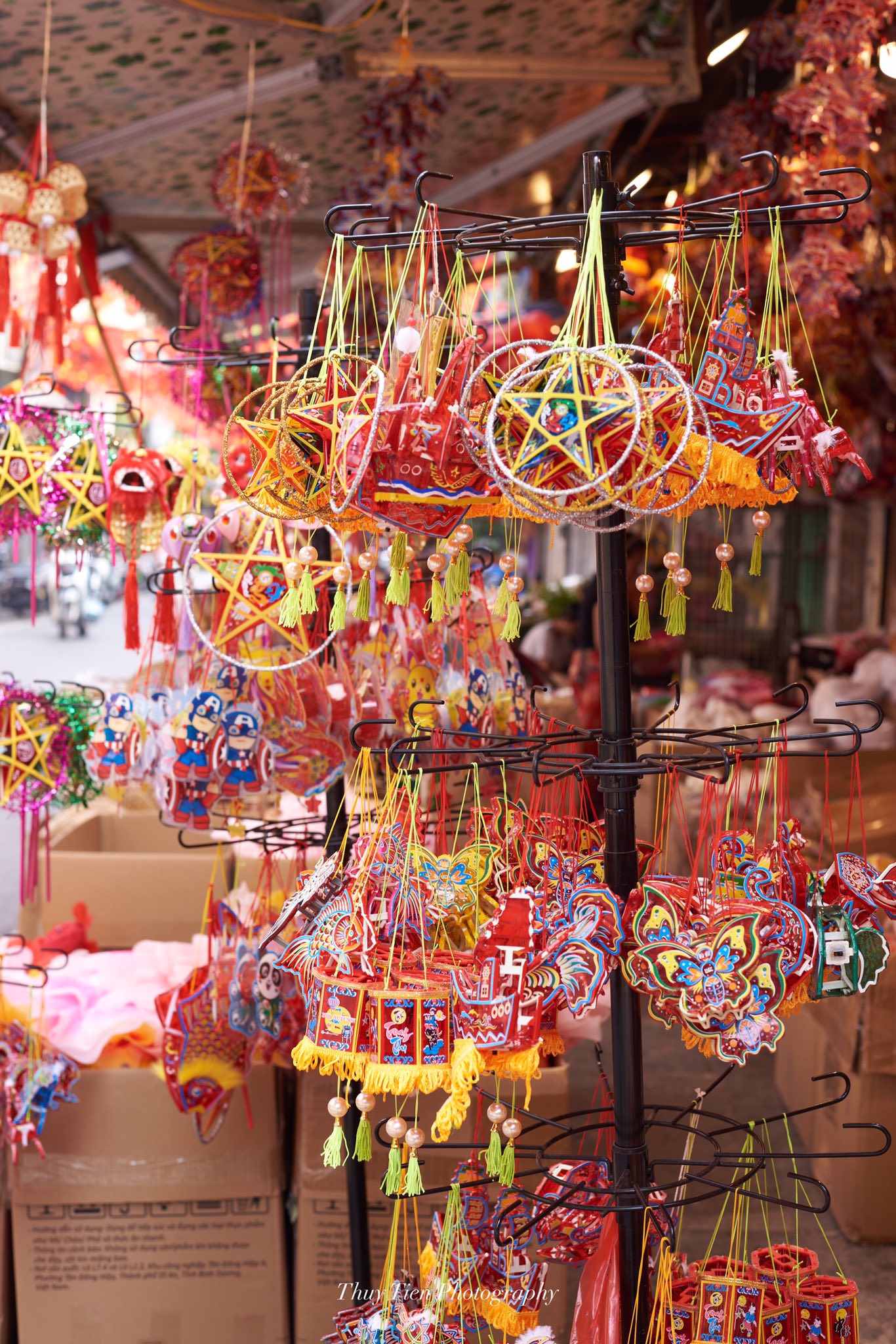 pho-hang-ma-nhuom-do-mua-trung-thu-2025-ron-rang-da-ve-4