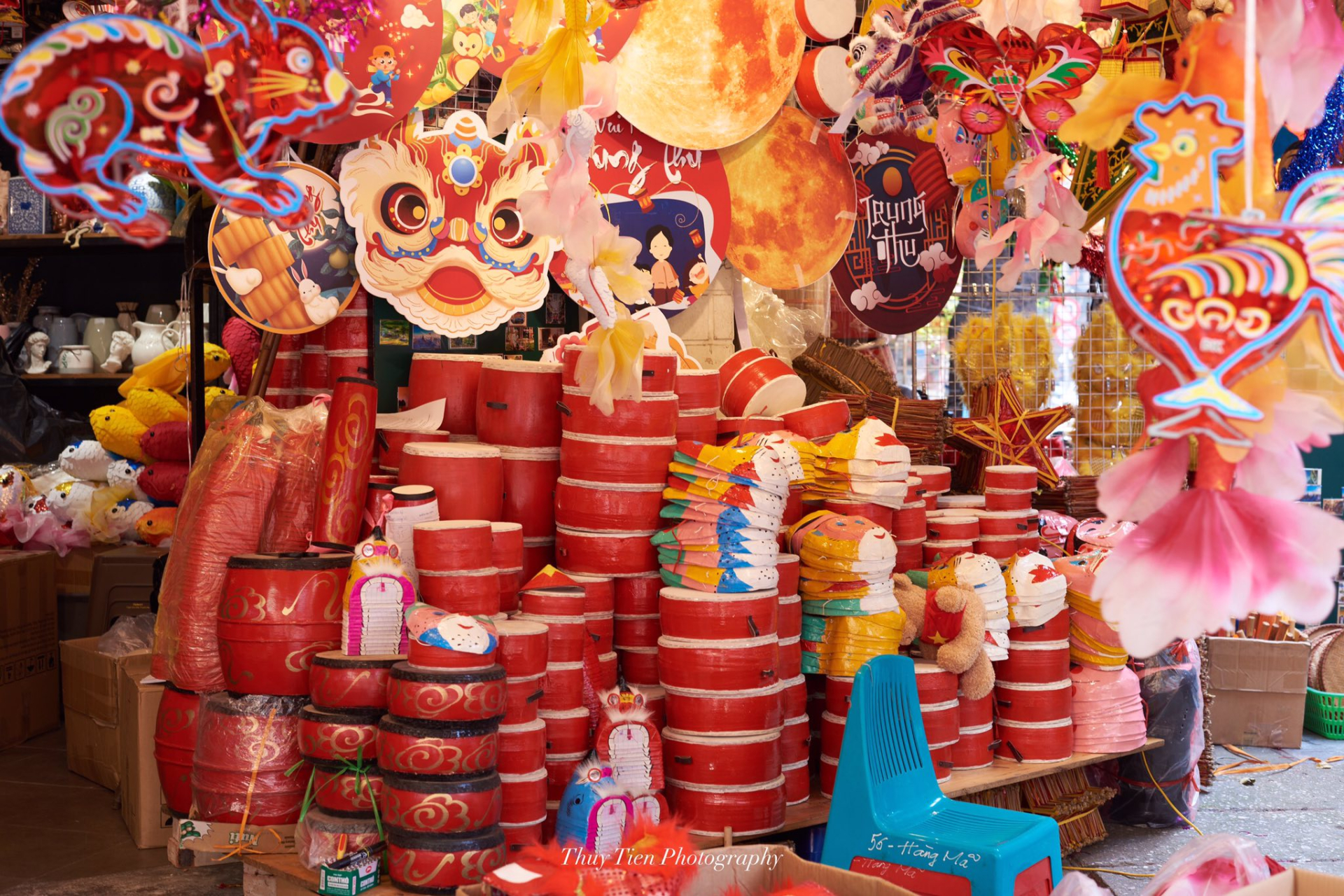 pho-hang-ma-nhuom-do-mua-trung-thu-2025-ron-rang-da-ve-7