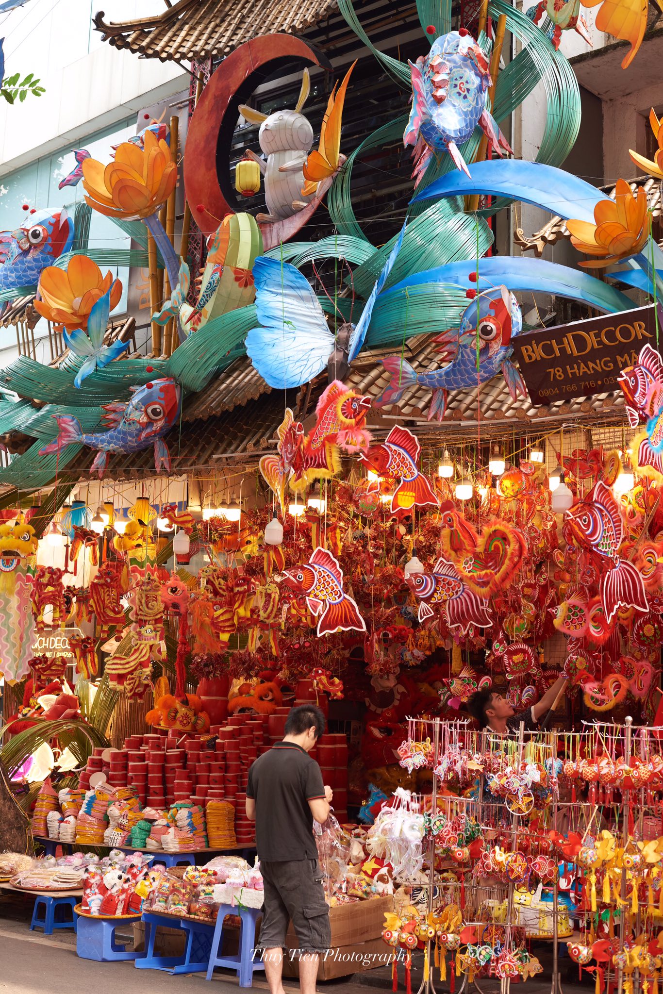 pho-hang-ma-nhuom-do-mua-trung-thu-2025-ron-rang-da-ve-8