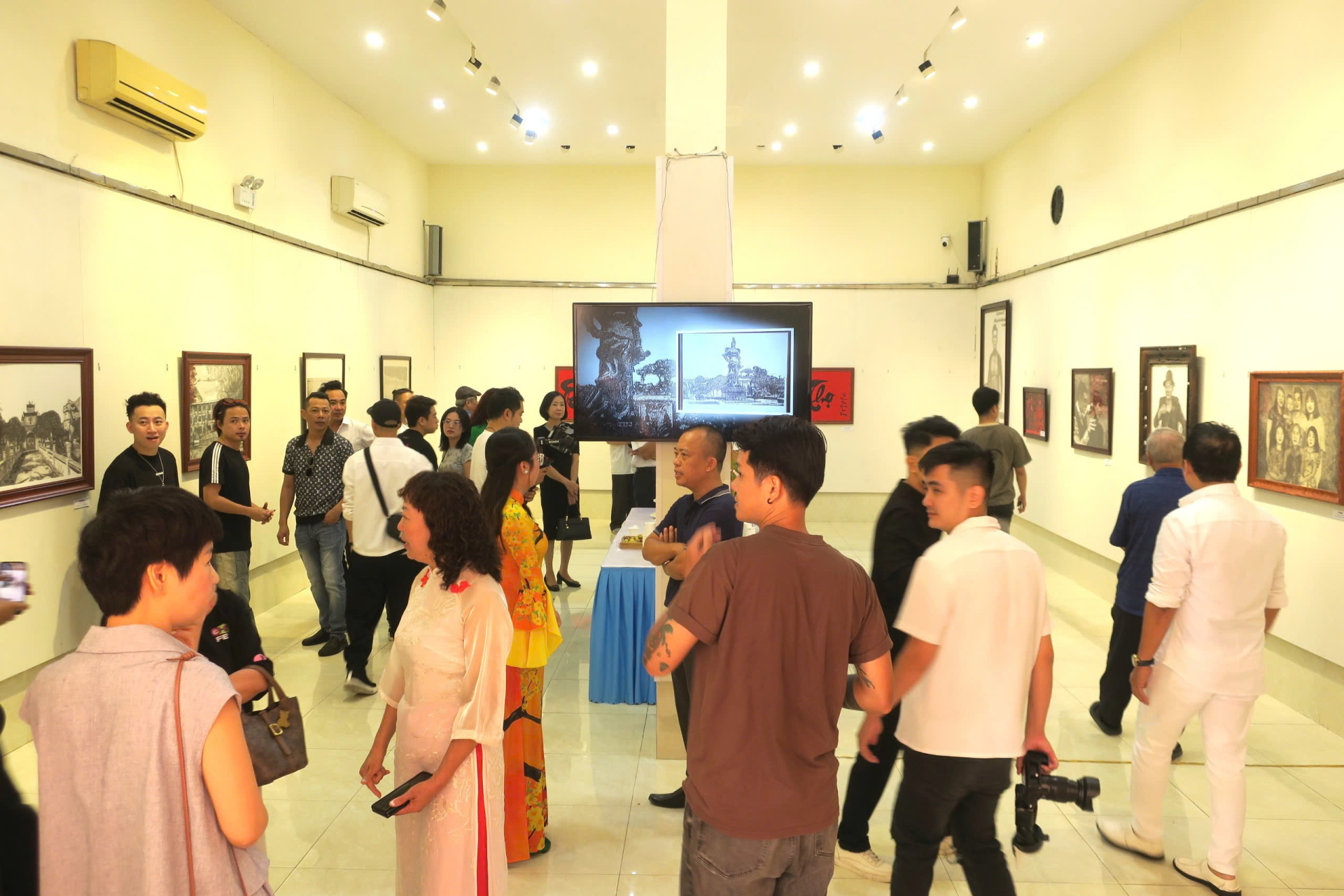 trien-lam-soi-toc-soi-nghe-thuat-va-hanh-trinh-sang-tao-cua-ntm-toc-my-tuyen-12