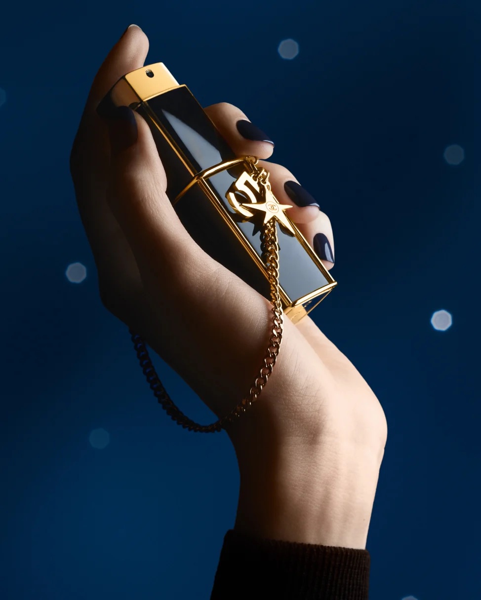 3-BST-chanel-constellation-ve-dep-mua-dong-cua-cac-bieu-tuong-huyen-thoai