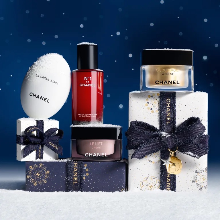 6-BST-chanel-constellation-ve-dep-mua-dong-cua-cac-bieu-tuong-huyen-thoai