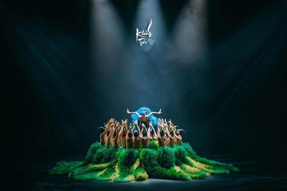 4-chim-cong-lang-mua-trung-quoc-duong-le-binh-lan-dau-bieu-dien-tai-viet-nam