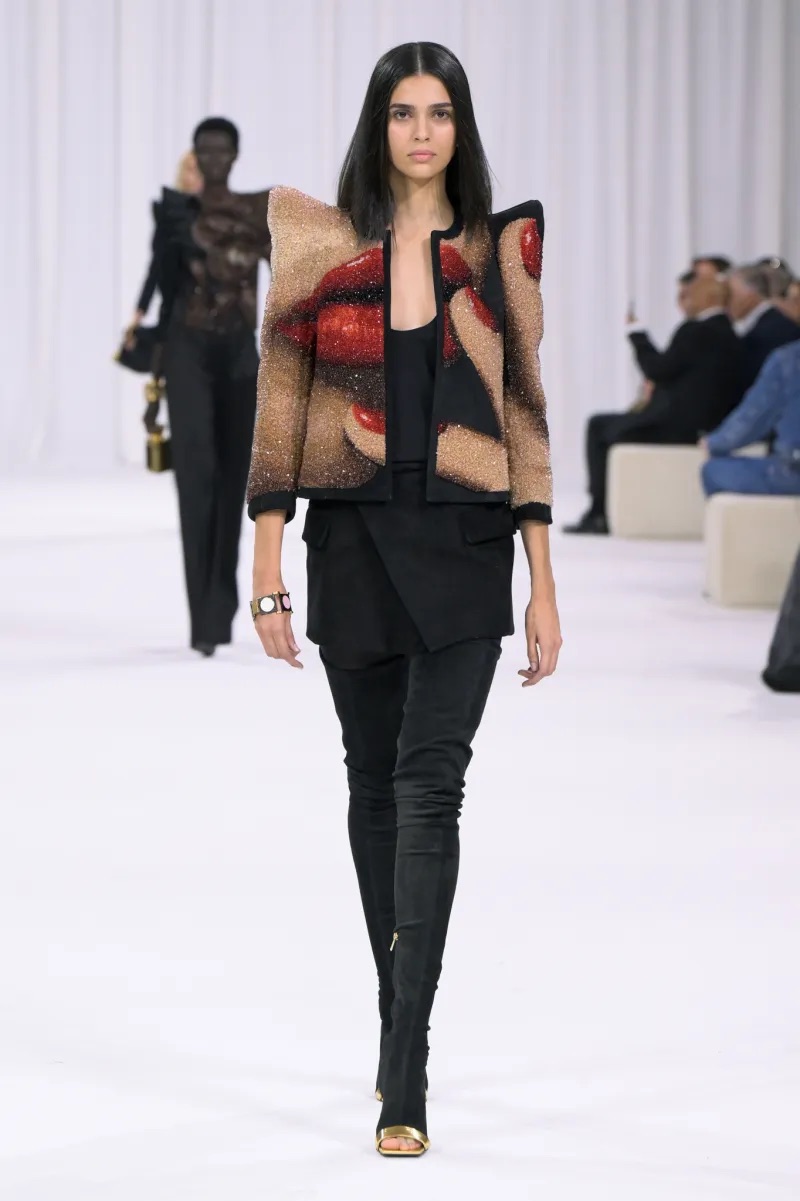 6-Olivier-Rousteing-roi-balmain-sau-14-nam-khep-lai-ky-nguyen-thoi-trang-mang-xa-hoi