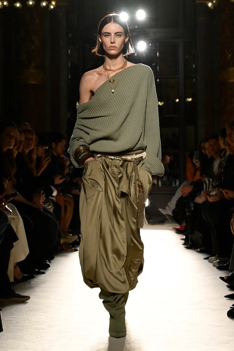 7-Olivier-Rousteing-roi-balmain-sau-14-nam-khep-lai-ky-nguyen-thoi-trang-mang-xa-hoi