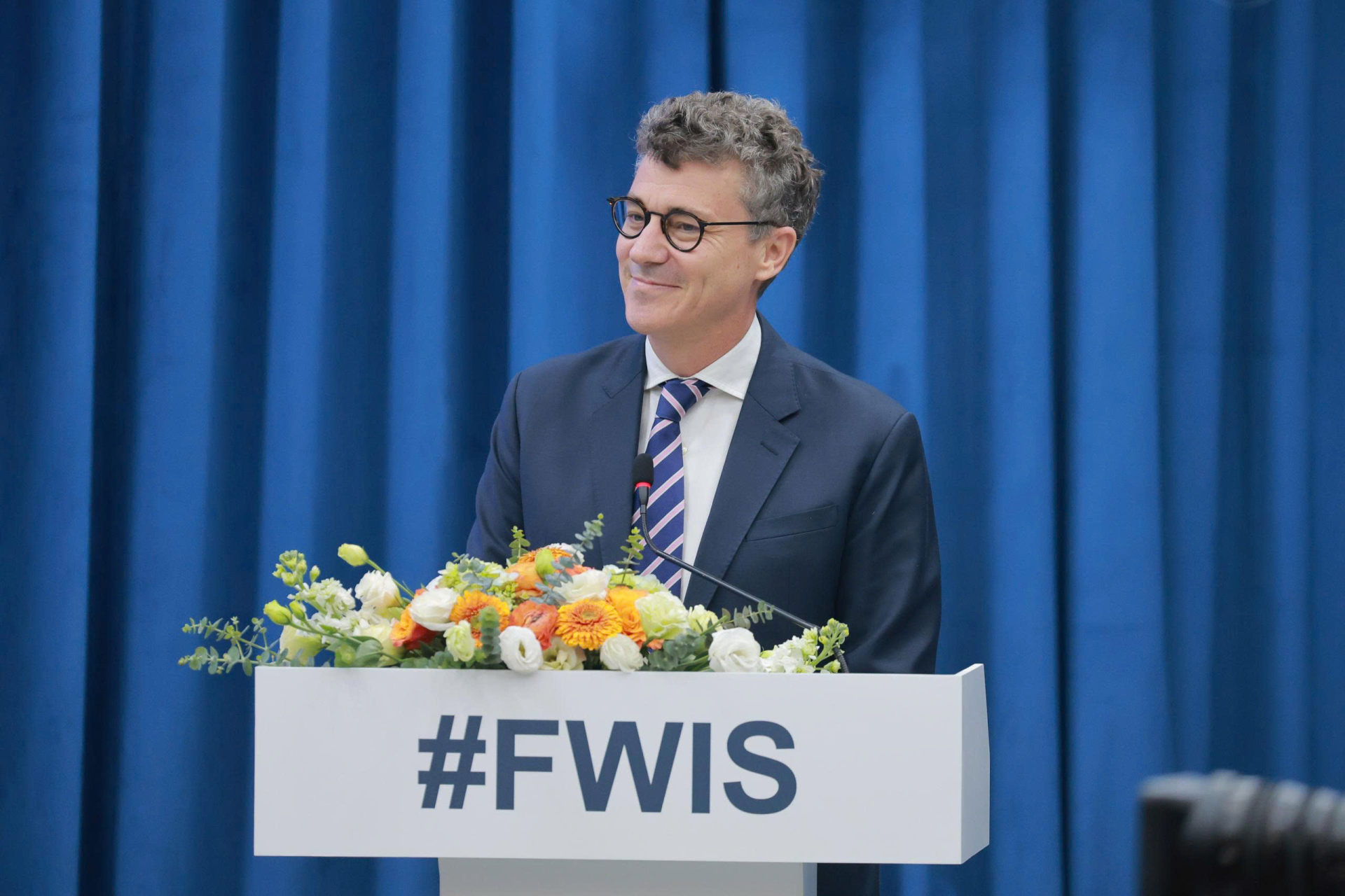 9-LOreal-UNESCO-vi-su-phat-trien-phu-nu-trong-khoa-hoc-16-nam-kien-tao-be-phong-toan-cau-cho-tri-tue-viet