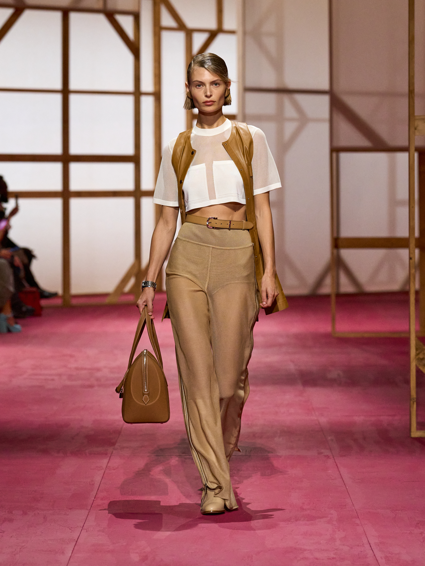 Hermes-ss26-ngon-ngu-cua-su-sang-trong-tinh-lang-6