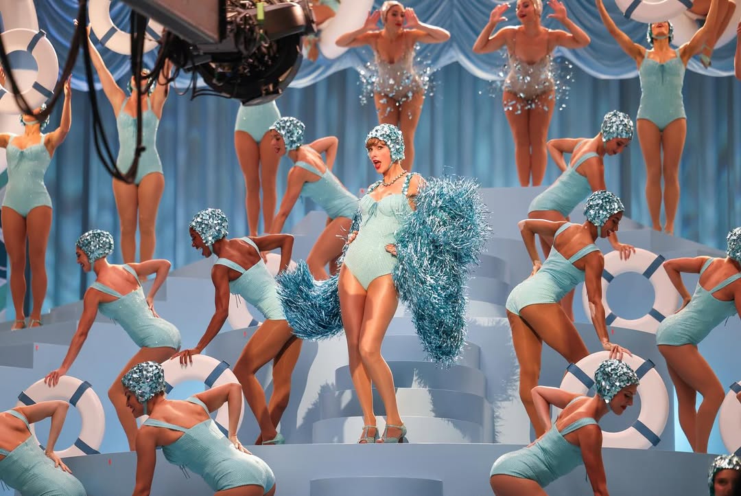 Showgirl-Taylor-Swift-va-oufit-trong-mv-The-Fate-of-Ophelia-3