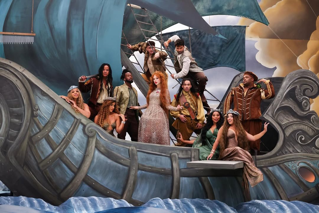 Showgirl-Taylor-Swift-va-oufit-trong-mv-The-Fate-of-Ophelia-8