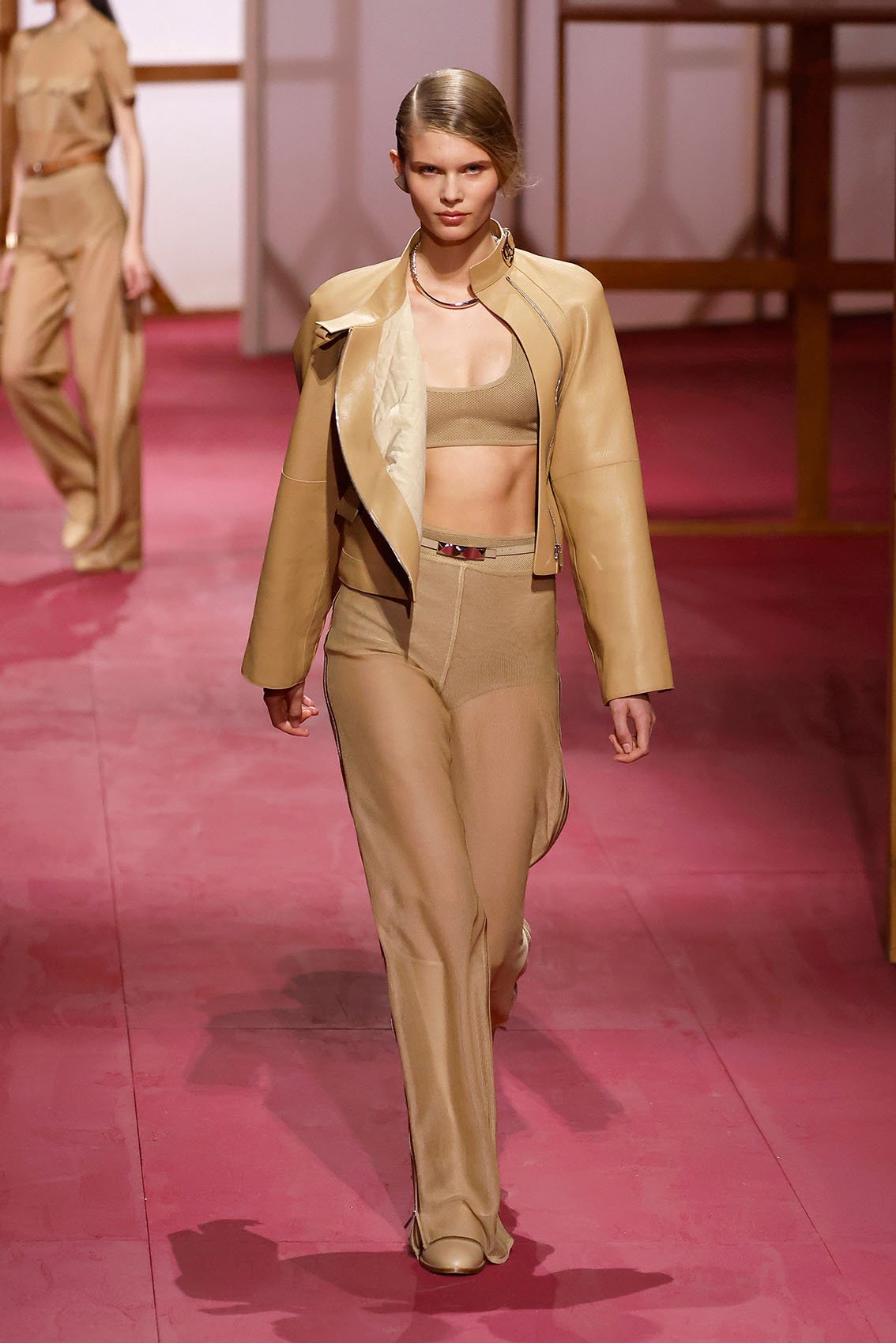 hermes-ss26-ngon-ngu-cua-su-sang-trong-tinh-lang-2