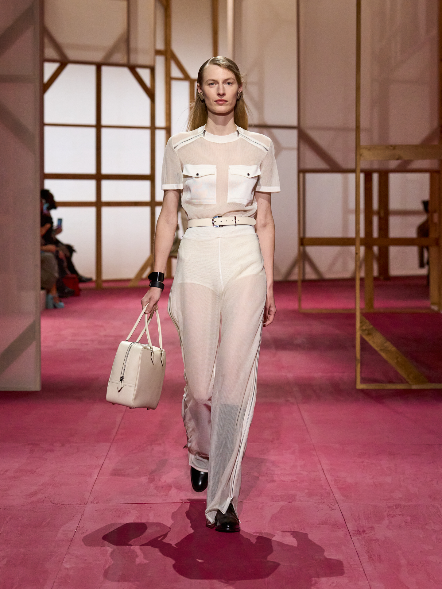 hermes-ss26-ngon-ngu-cua-su-sang-trong-tinh-lang-3