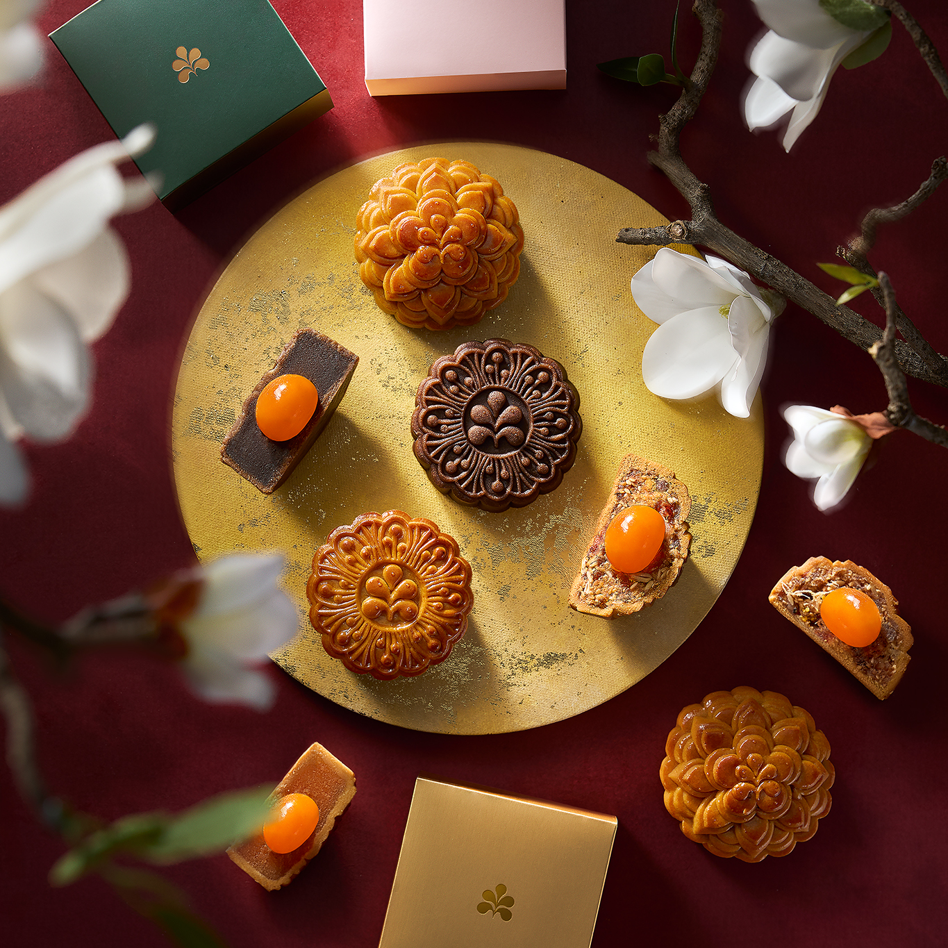 premium-mooncakes-khi-hop-banh-trung-thu-tro-thanh-phu-kien-thoi-trang-phu-kien-thoi-trang-cua-phai-dep-6