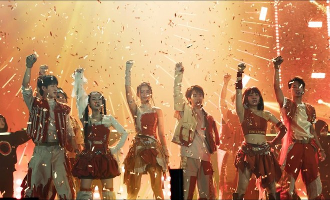 ly-hai-tro-lai-man-anh-rong-voi-lat-mat-8-vong-tay-nang-cham-den-gioi-tre-thau-hieu-bac-cha-me-5