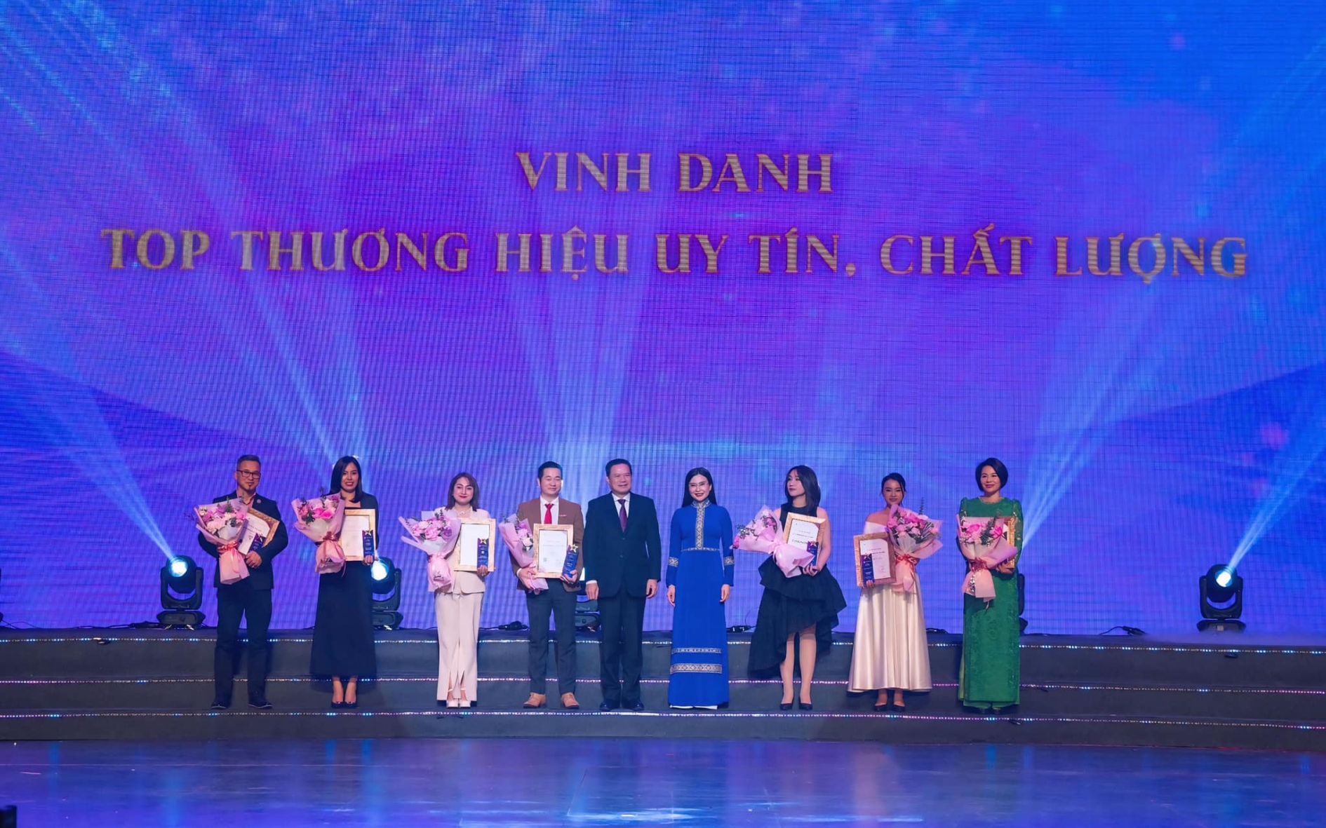 opificio-emiliano-dau-an-vang-son-tai-vnba-beauty-awards-2025-1