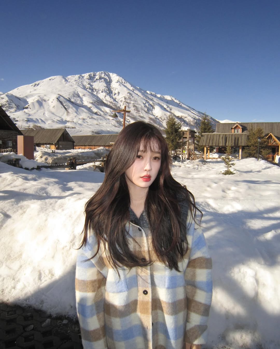 phong-cach-thoi-trang-cua-nu-hoa-si-ngu-thu-han-trong-suyt-nha-vua-dang-ngu-dong-7