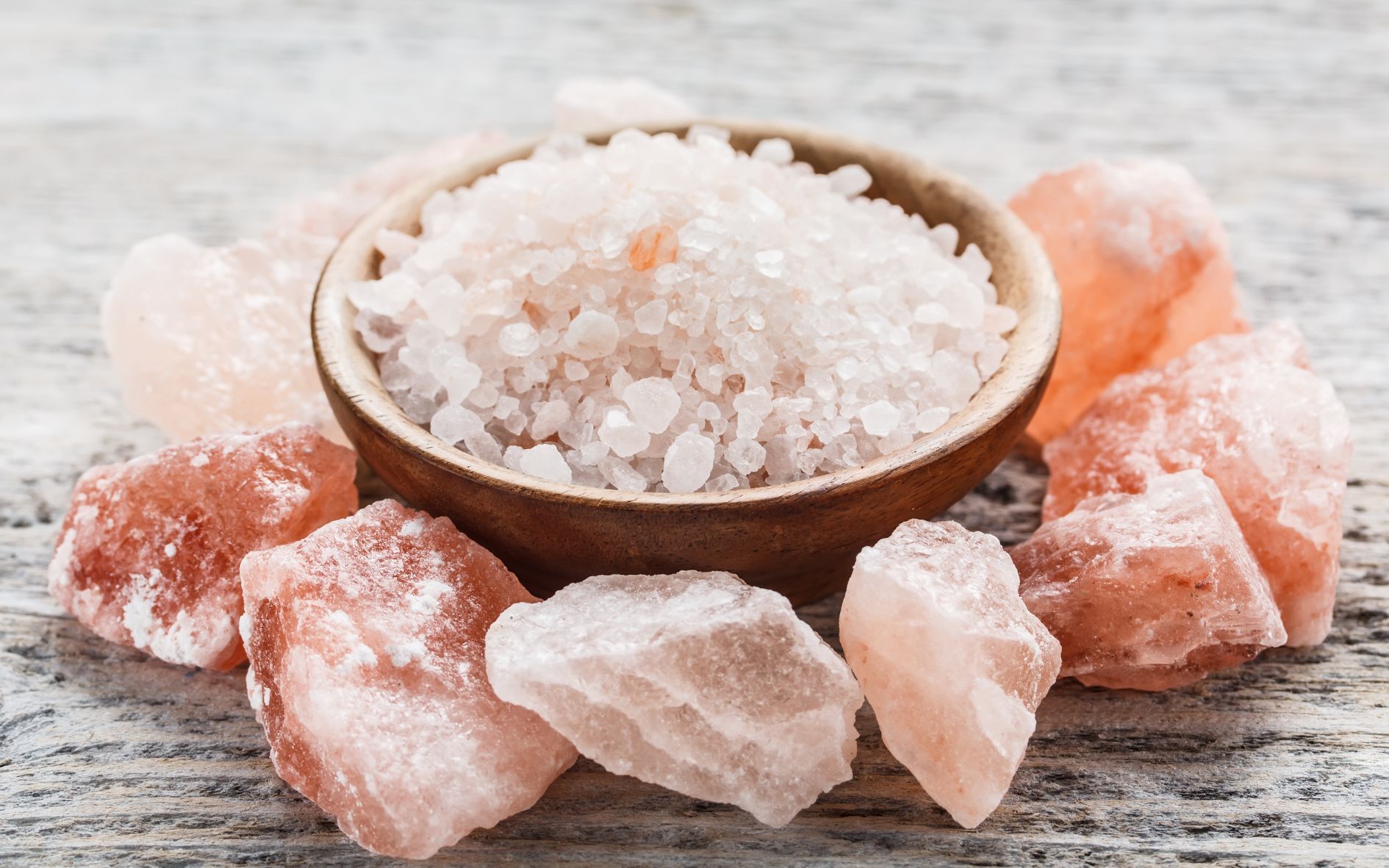 su-dung-muoi-bien-de-lam-dep-ban-da-thu-chua-2