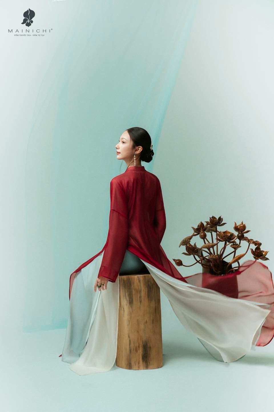 bst-ao-dai-diep-hy-hoa-y-dang-xuan-hien-huu-trong-nhung-khoanh-khac-binh-di-11