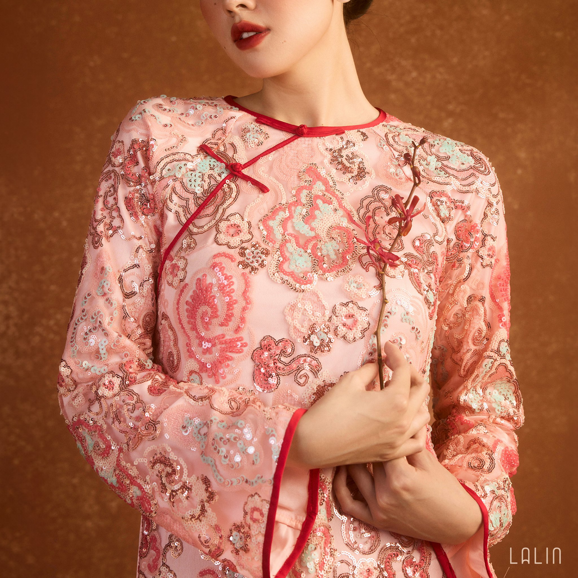 Áo dài Ái Ngọc. 