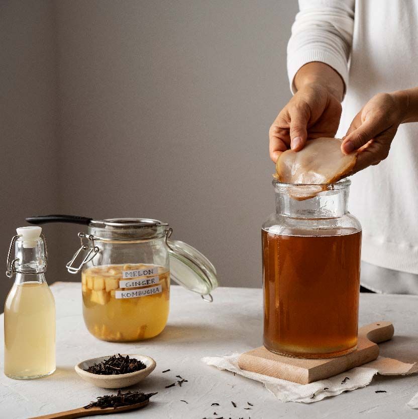 Với đặc tính axit, Kombucha giúp cân bằng độ pH tự nhiên. 