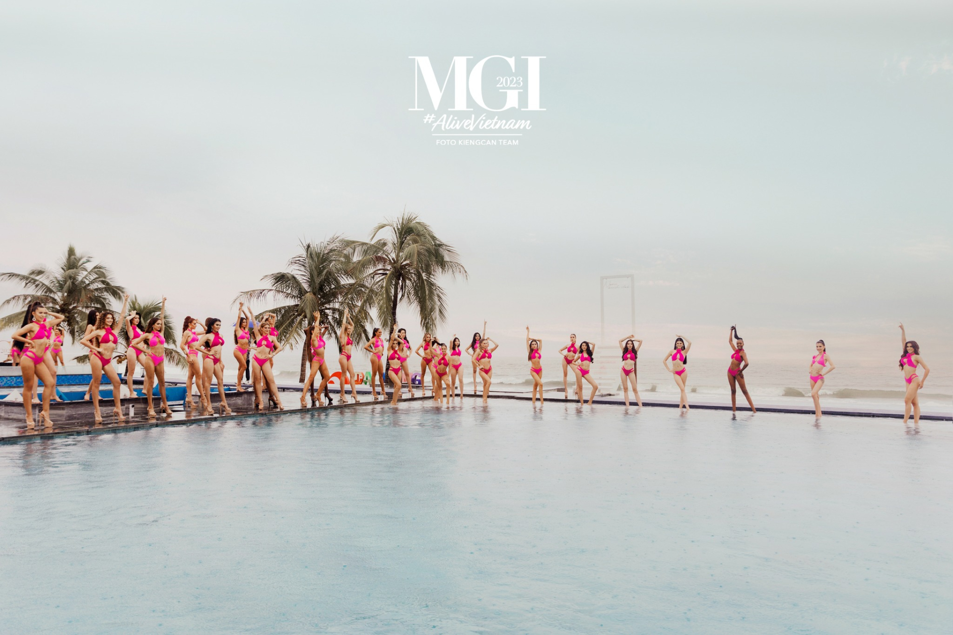 Dàn hoa hậu liên tục bị té ngã trong Miss Grand International 2023