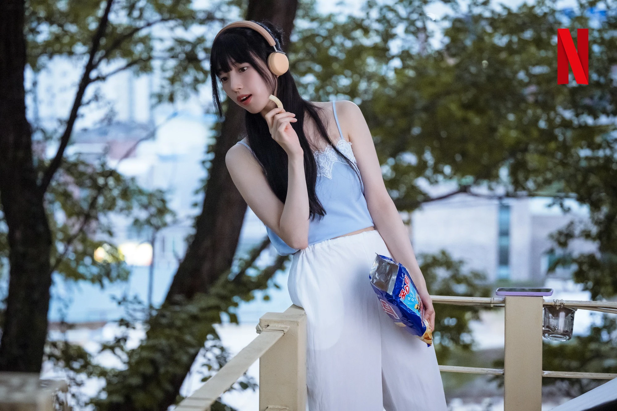 Vẻ đẹp trong trẻo, mong manh của Suzy