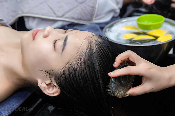 Tẩy tế bào chết vật lý được nhiều chị em yêu thích vì sự tiện lợi và dễ áp dụng 